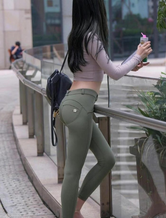 紧身牛仔裤身材很好的女人 J2060 529P1V-20.3GB-素云集