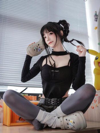 图片[5]-牛仔热裤+灰丝姑娘玩自拍-素云集