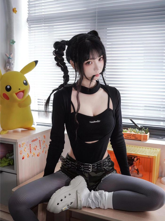 牛仔热裤+灰丝姑娘玩自拍-素云集