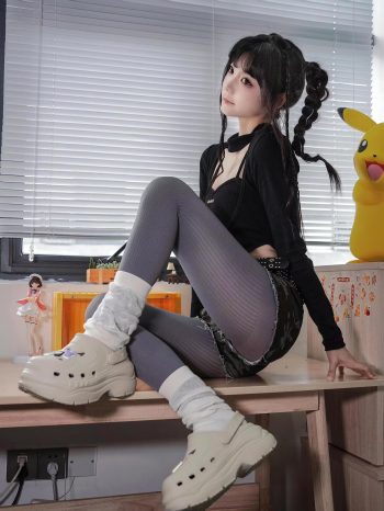 图片[3]-牛仔热裤+灰丝姑娘玩自拍-素云集