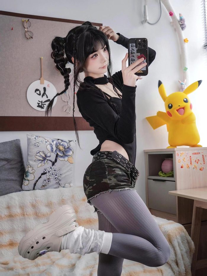 牛仔热裤+灰丝姑娘玩自拍-素云集