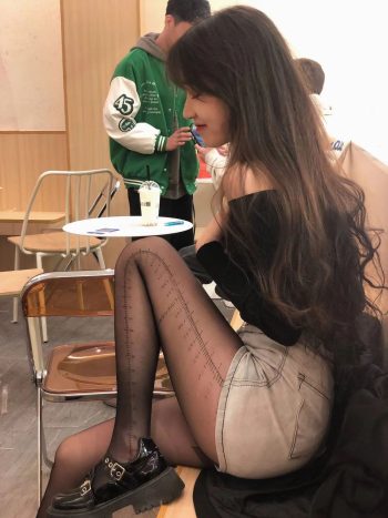 牛仔短裤+黑丝，太好看了吧-素云集