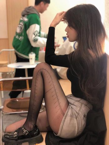 牛仔短裤+黑丝，太好看了吧-素云集