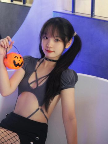 图片[5]-网格丝袜的清纯双马尾小姑娘-素云集