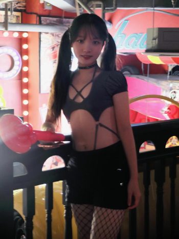 网格丝袜的清纯双马尾小姑娘-素云集