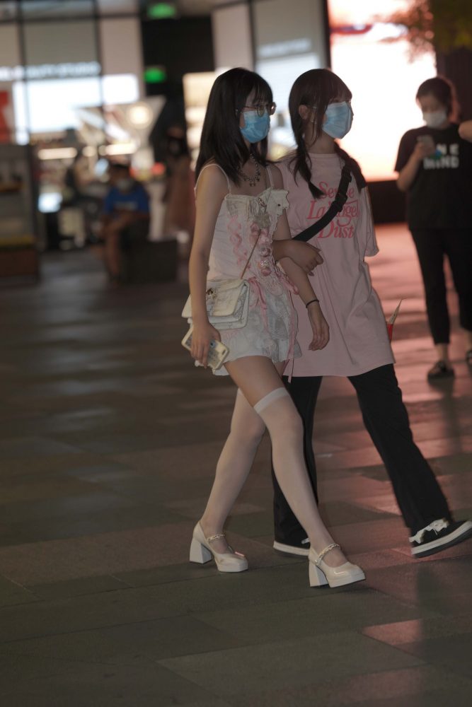 正在逛街的粉色连衣裙妹子【76P】YA6443-素云集