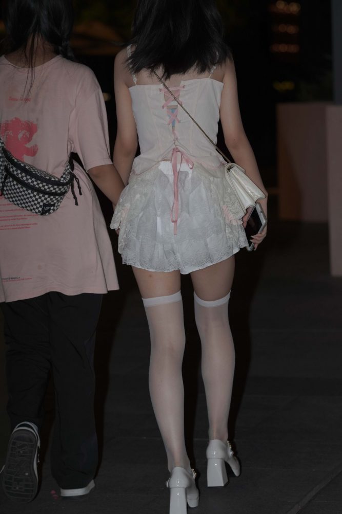 正在逛街的粉色连衣裙妹子【76P】YA6443-素云集