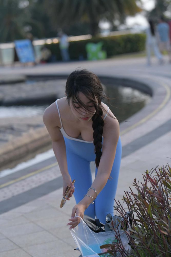 出门游玩的蓝色瑜伽裤妹子【591P】J6087-素云集