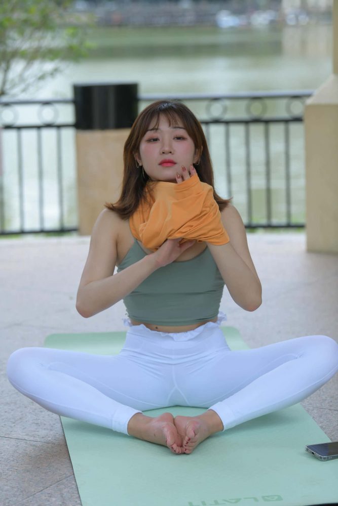 阳光明媚的下午，她迟到了【743P】J1675-素云集