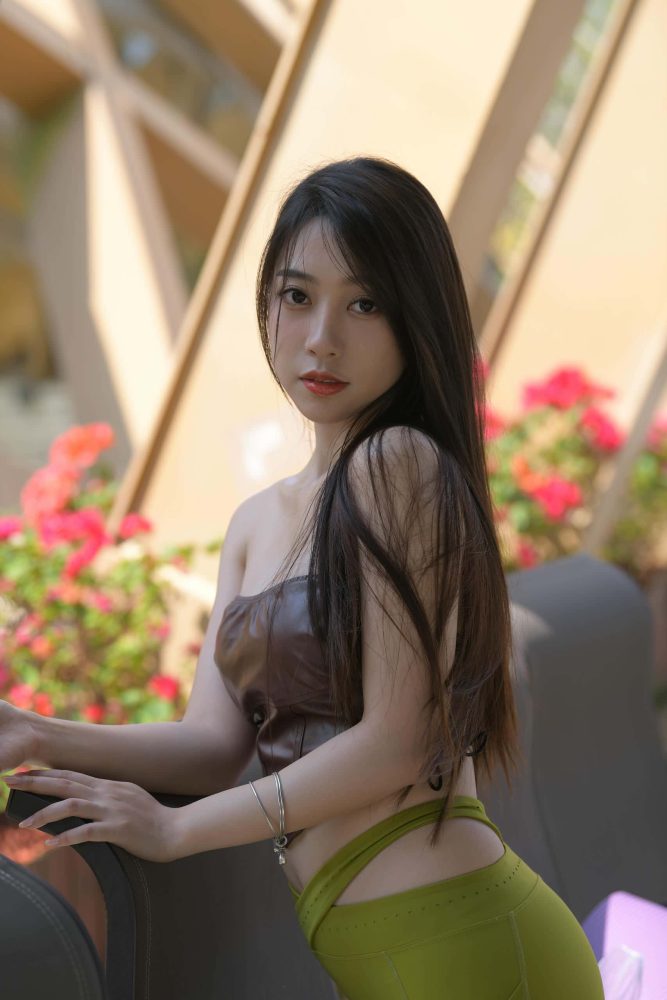 穿绿色瑜伽裤的女孩【669P】P213-素云集