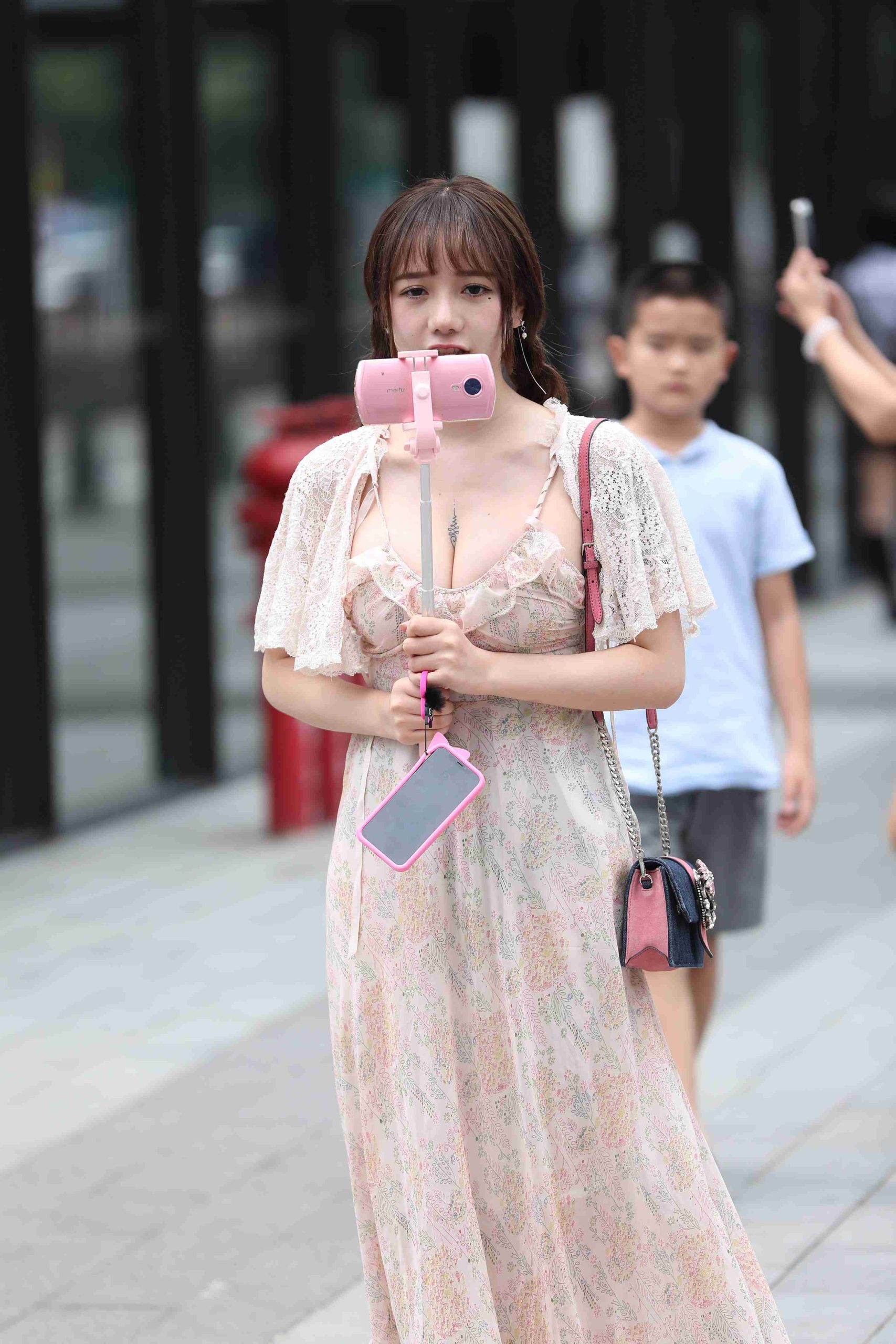 图片[1]-精选街拍作品 NO.3710 花色长裙美胸[22P／35MB]-素云集