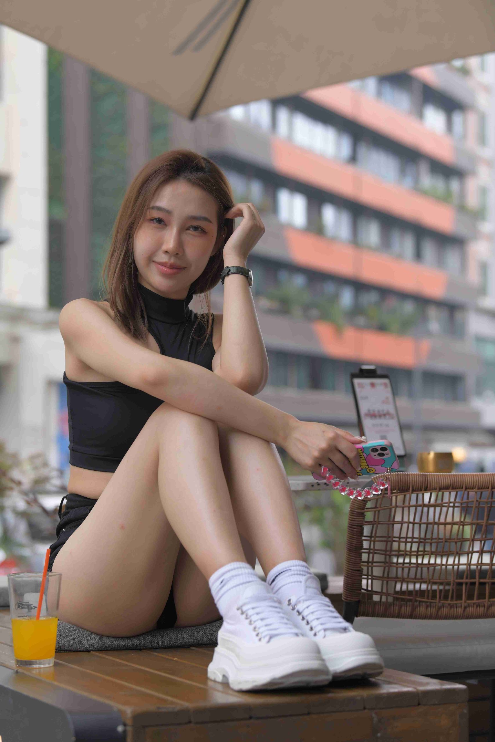 图片[1]-精选街拍作品 NO.3717 一始街拍作品 – 黑色牛仔热裤美女[687P／1.15GB]-素云集