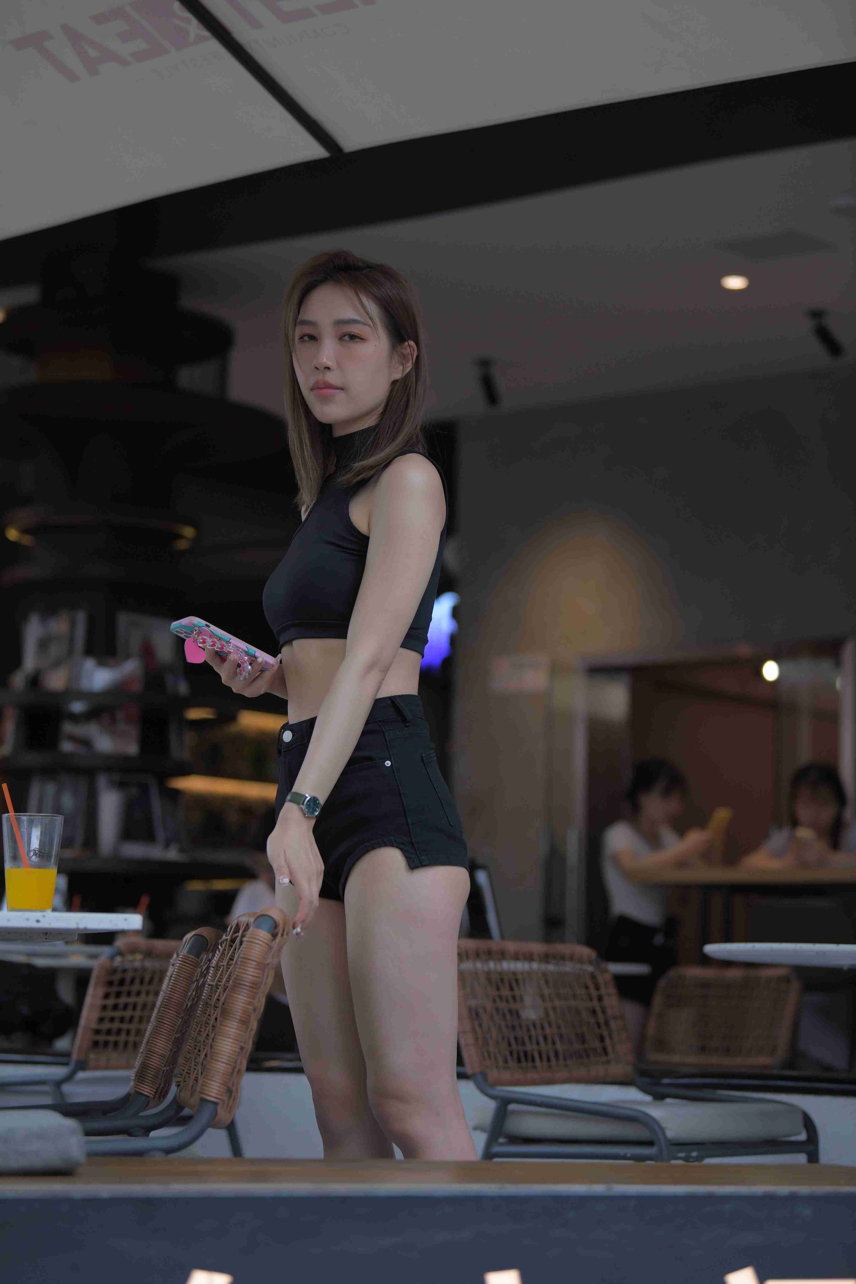 图片[2]-精选街拍作品 NO.3717 一始街拍作品 – 黑色牛仔热裤美女[687P／1.15GB]-素云集